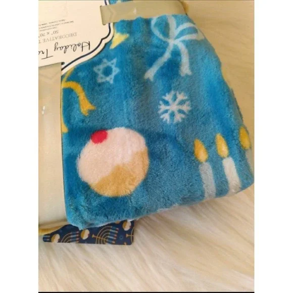 Hanukkah Plush Blanket Large Throw Blanket Menorah Dreidel 50" X 70" NWT - Picture 3 of 6